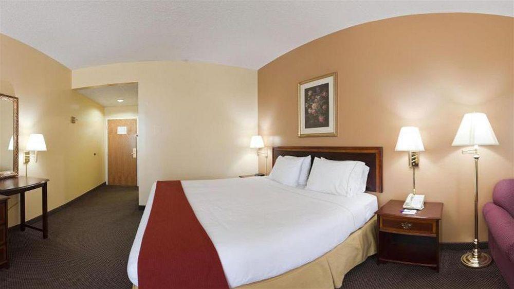 Holiday Inn Express Marshfield - Springfield Area By Ihg Buitenkant foto