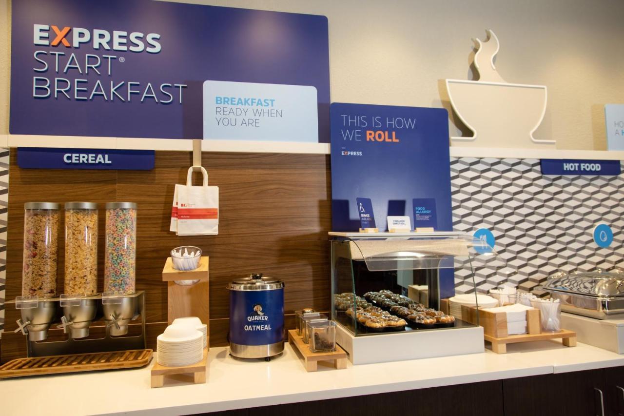 Holiday Inn Express Marshfield - Springfield Area By Ihg Buitenkant foto
