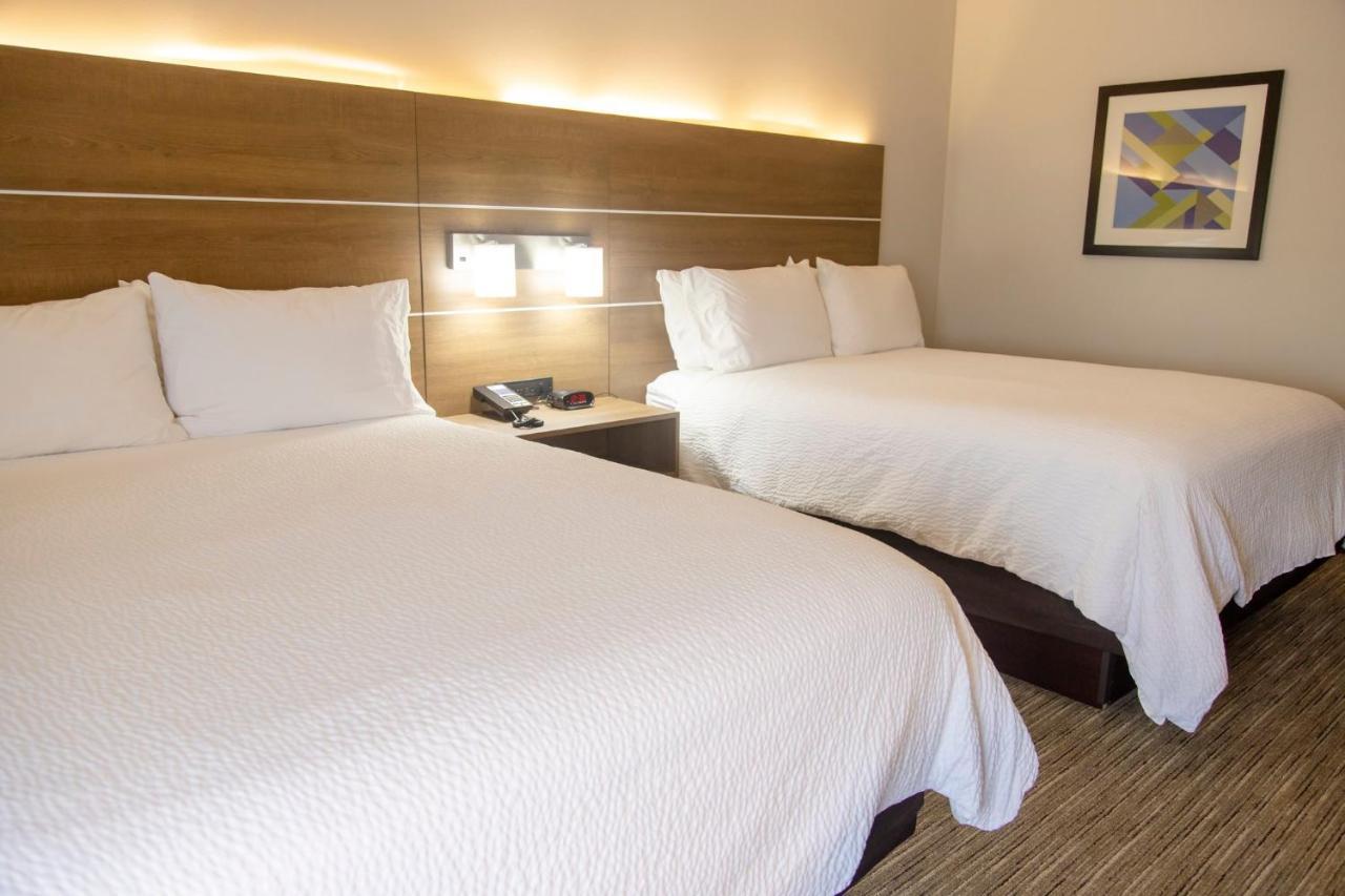 Holiday Inn Express Marshfield - Springfield Area By Ihg Buitenkant foto