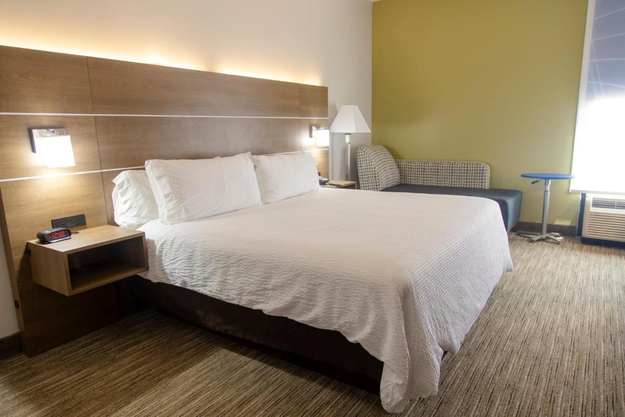 Holiday Inn Express Marshfield - Springfield Area By Ihg Buitenkant foto