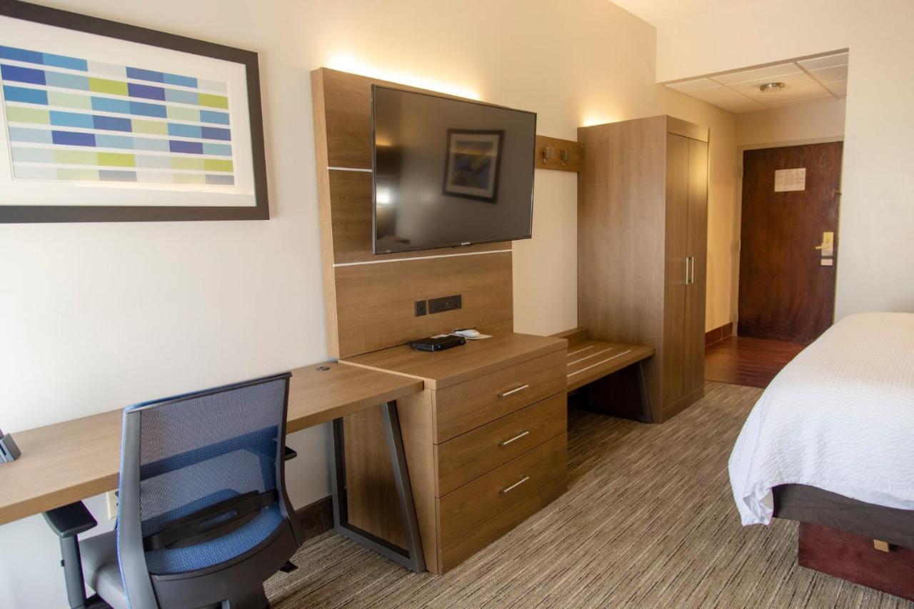 Holiday Inn Express Marshfield - Springfield Area By Ihg Buitenkant foto