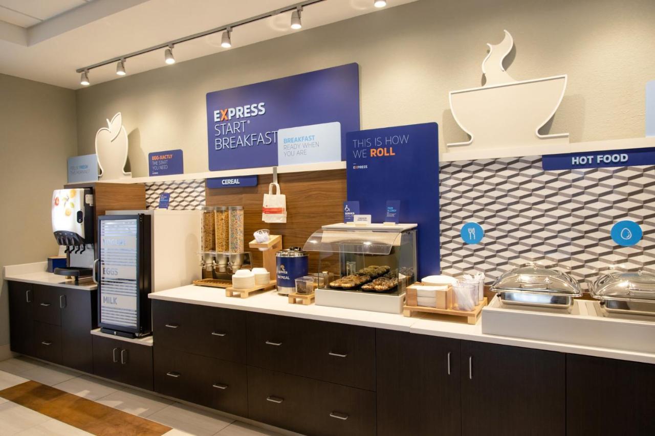 Holiday Inn Express Marshfield - Springfield Area By Ihg Buitenkant foto