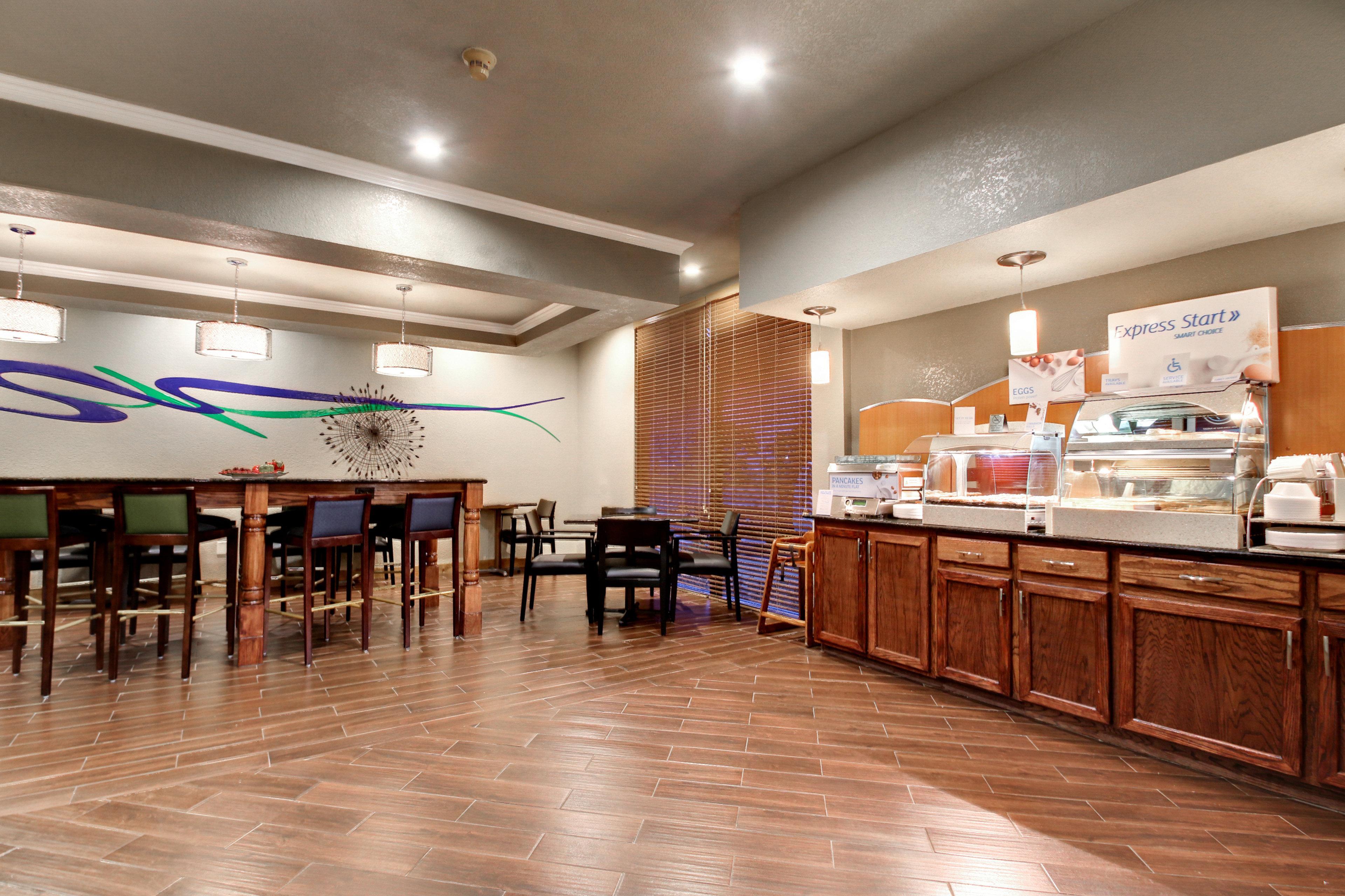 Holiday Inn Express Marshfield - Springfield Area By Ihg Buitenkant foto