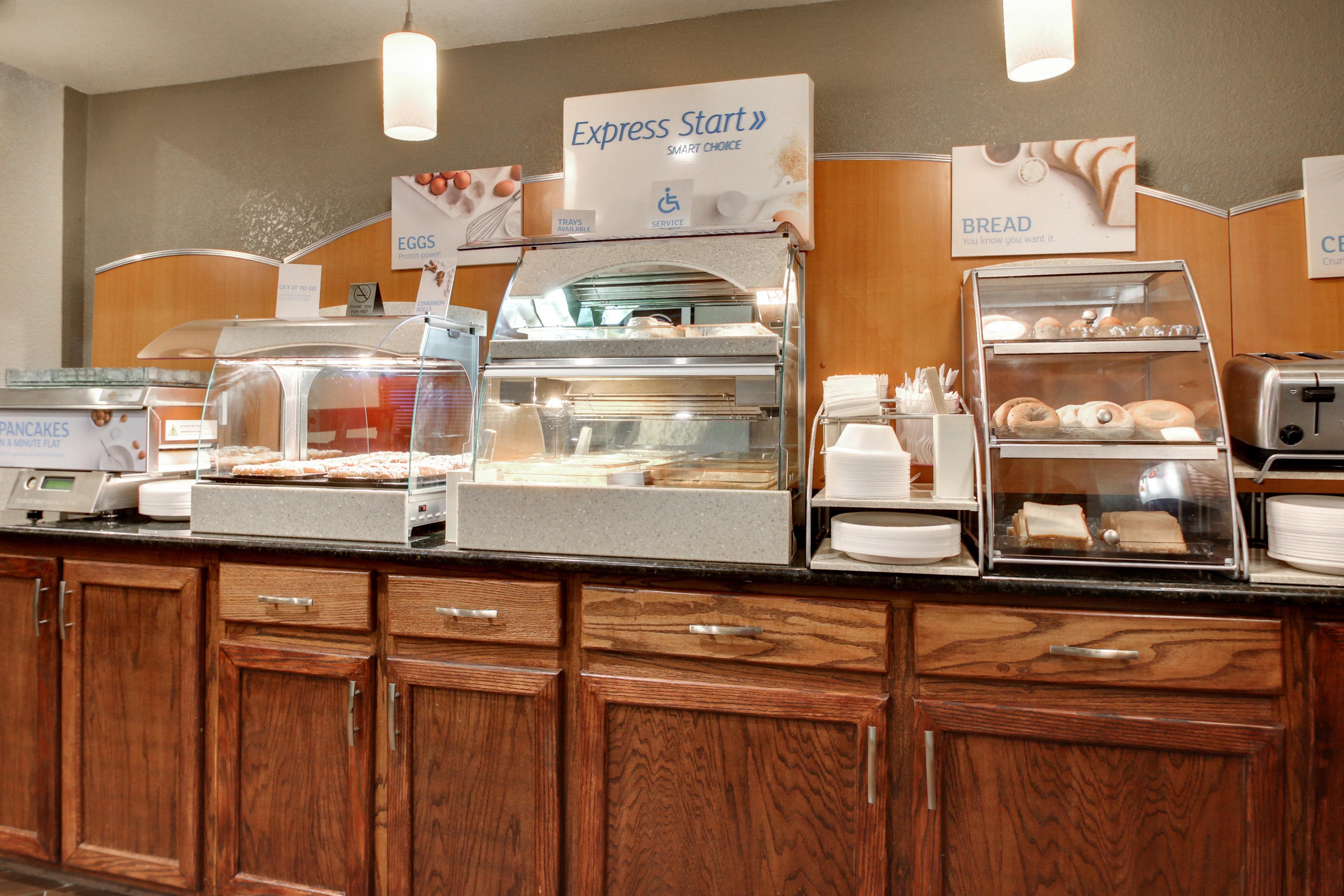Holiday Inn Express Marshfield - Springfield Area By Ihg Buitenkant foto