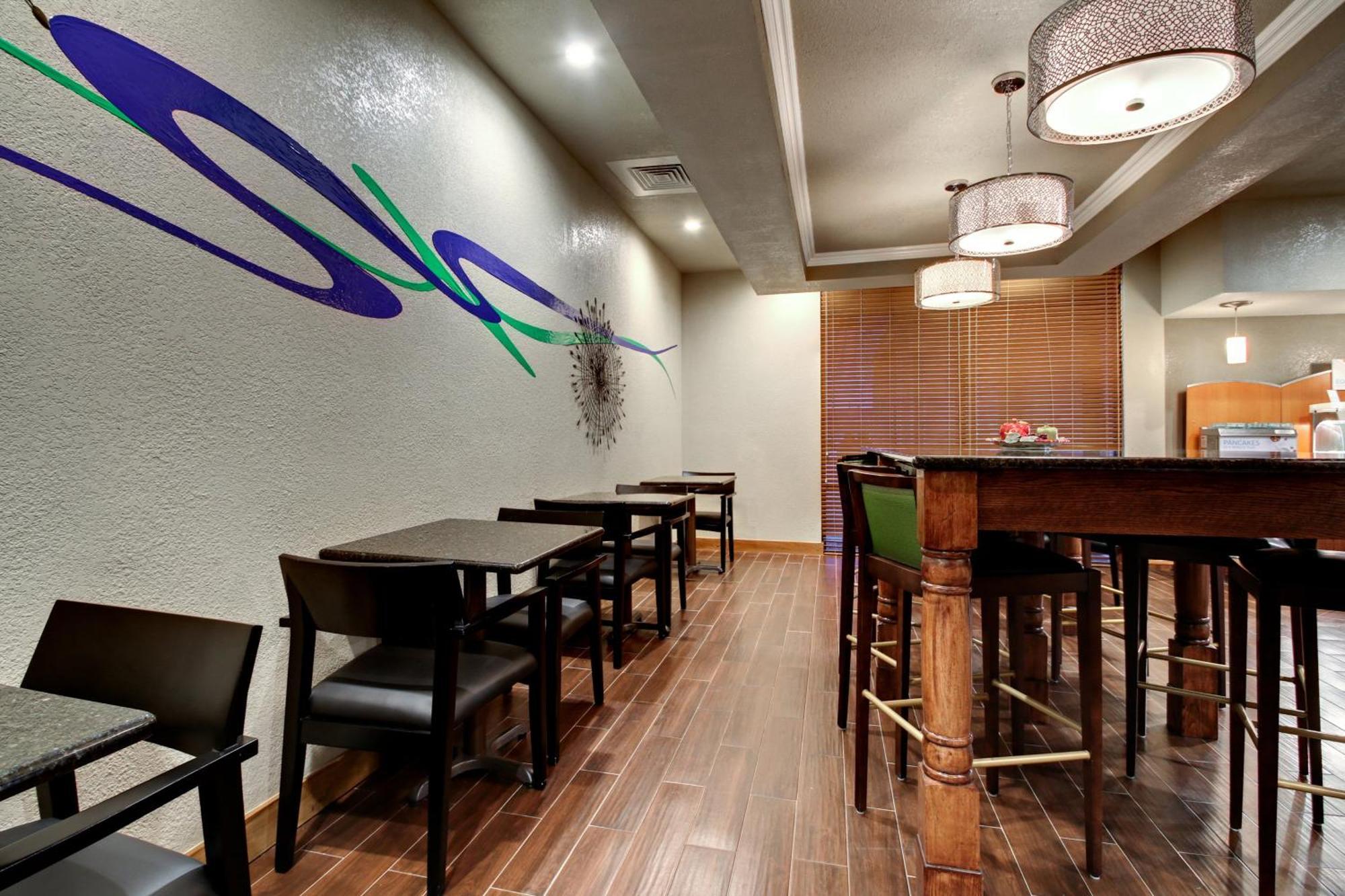 Holiday Inn Express Marshfield - Springfield Area By Ihg Buitenkant foto