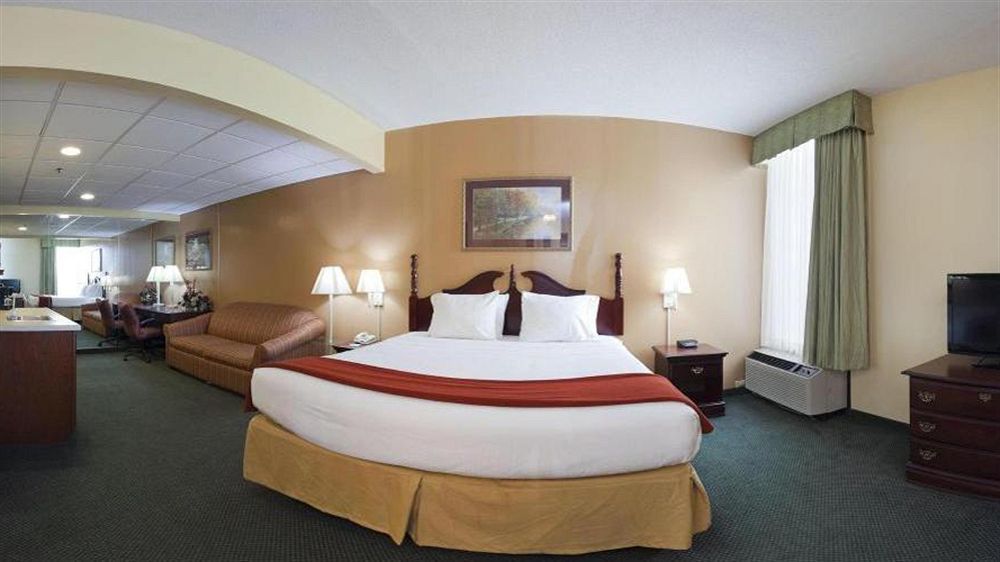 Holiday Inn Express Marshfield - Springfield Area By Ihg Buitenkant foto